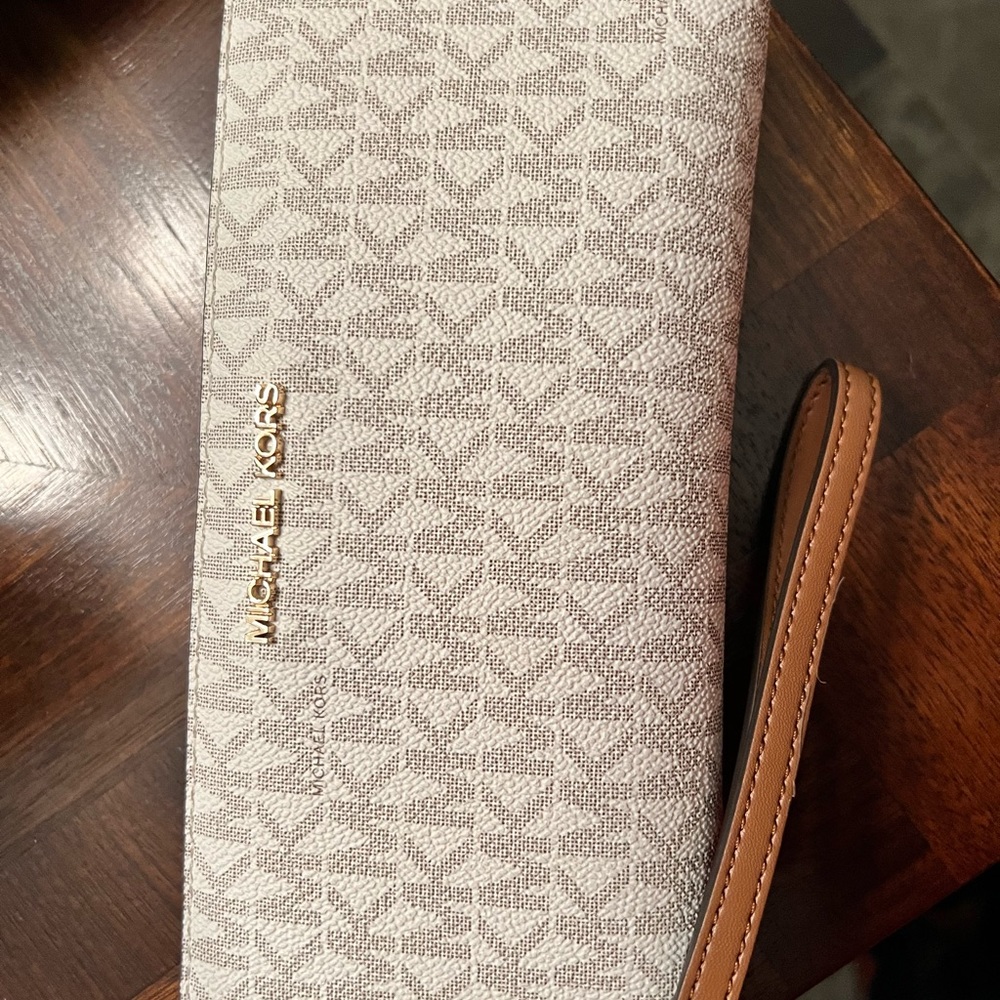 Michael Kors wristlet